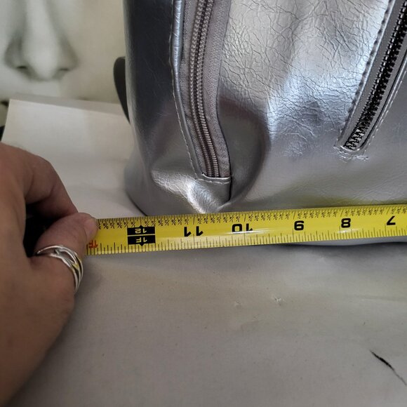 SHINEY VEGAN LEATHER METALLIC SILVER BACKPACK - Picture 5 of 7